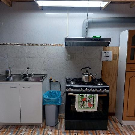 Hostal Y Cabanas Ventisquero Puerto Puyuguapi Esterno foto