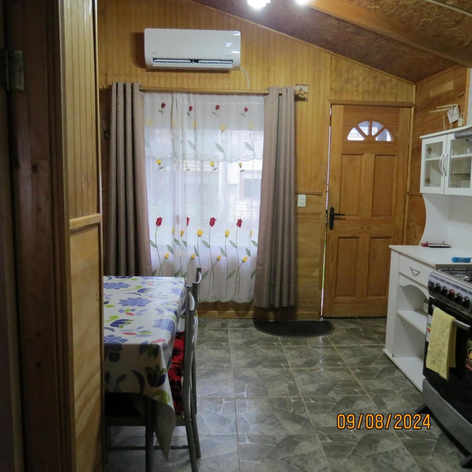 Hostal Y Cabanas Ventisquero Puerto Puyuguapi Esterno foto