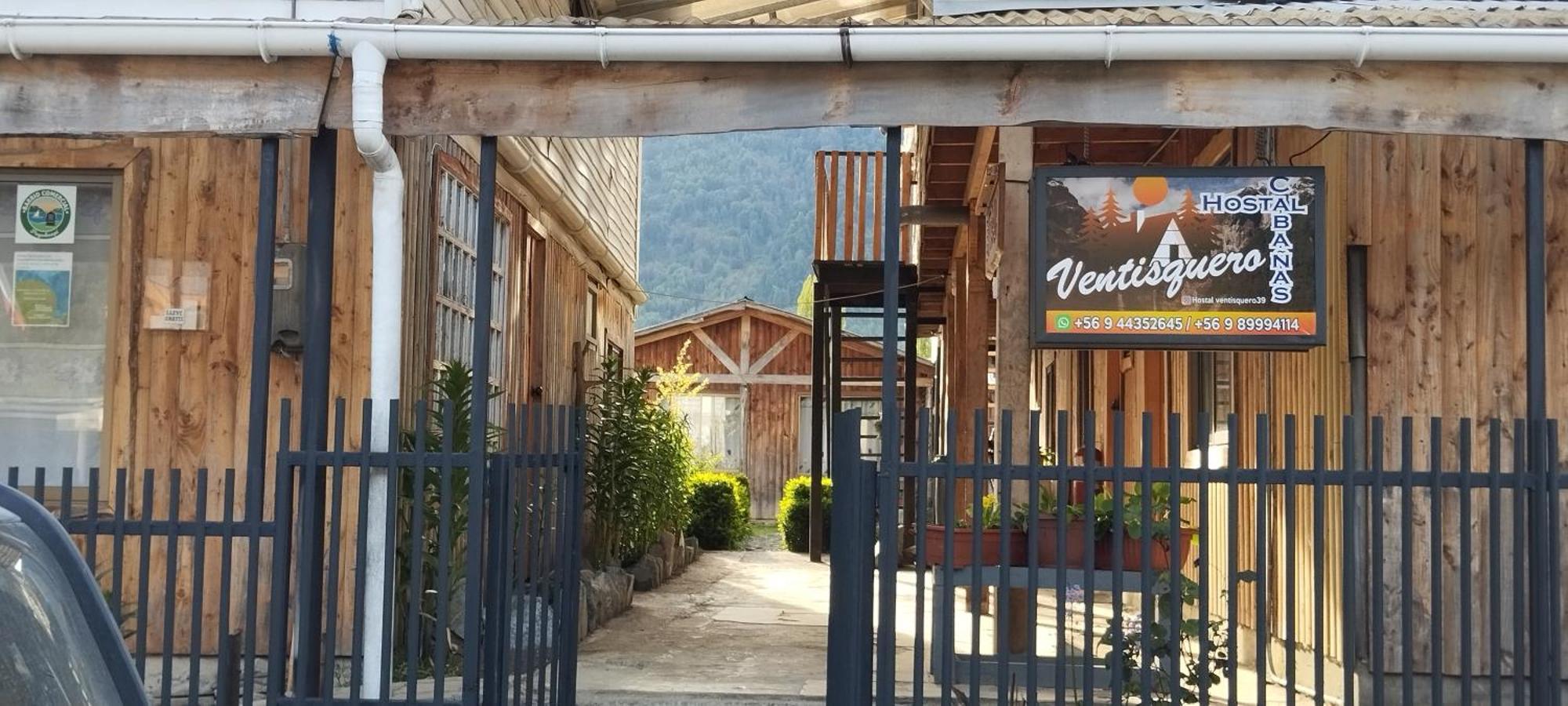 Hostal Y Cabanas Ventisquero Puerto Puyuguapi Esterno foto